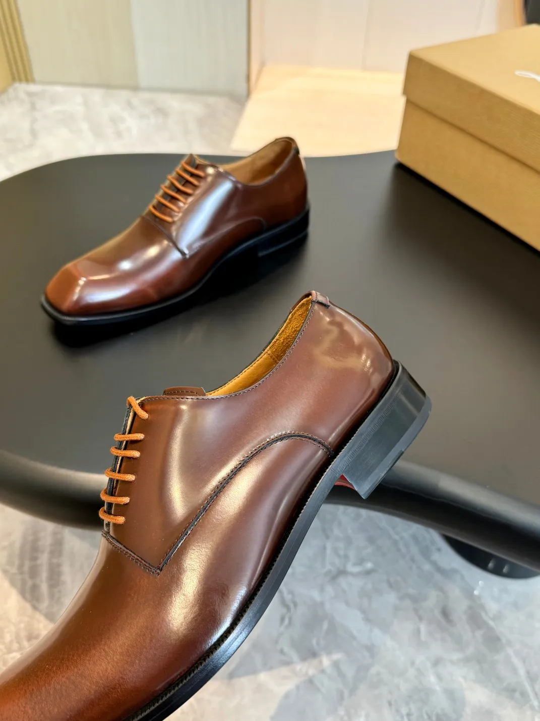 [CL red sole shoes] Top P: 1020💰 Size 39-44 (⚠️38.45.46.47 custom-made, non-returnable and non-exchangeable) 🆑High-end men's business formal leather shoes, original authentic top quality goods ••✅💯 Top original order purchasing agent! Original imported patterned cowhide ➕Imported cowhide lining ➕Cowhide feet ➕Original leather outsole~🉑️Feel free to compare the authentic ones!